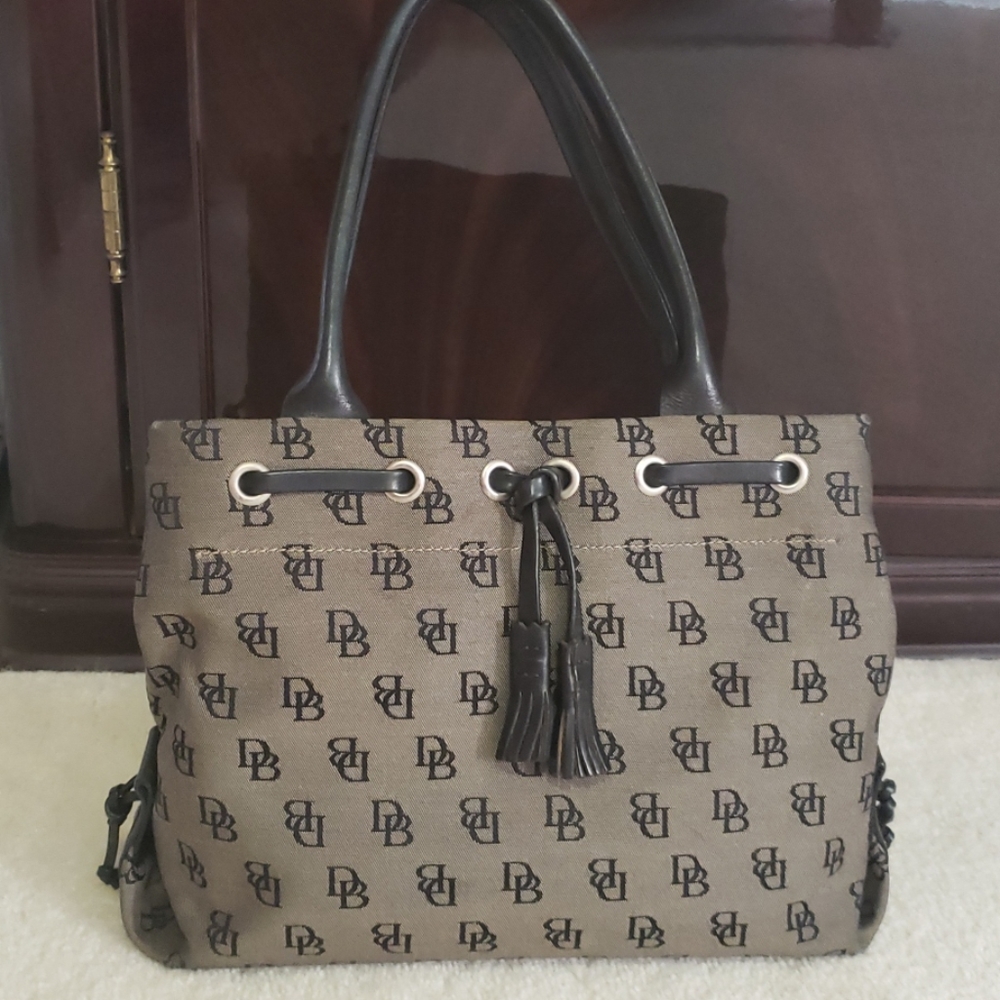 Dooney & Burke medium-sized handbag
